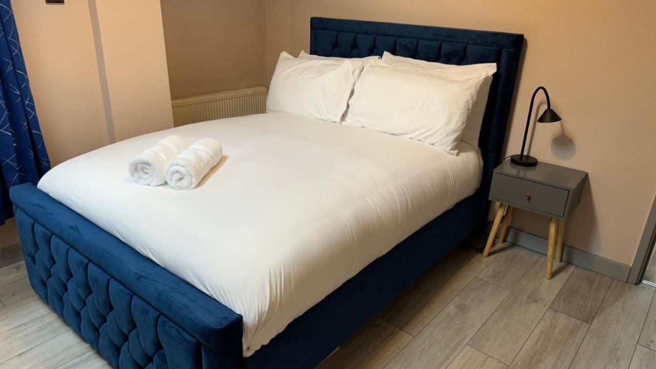One Bedroom Apartment In Walsall Sleeps 4 Free Wifi By Villazu Bloxwich Exterior foto