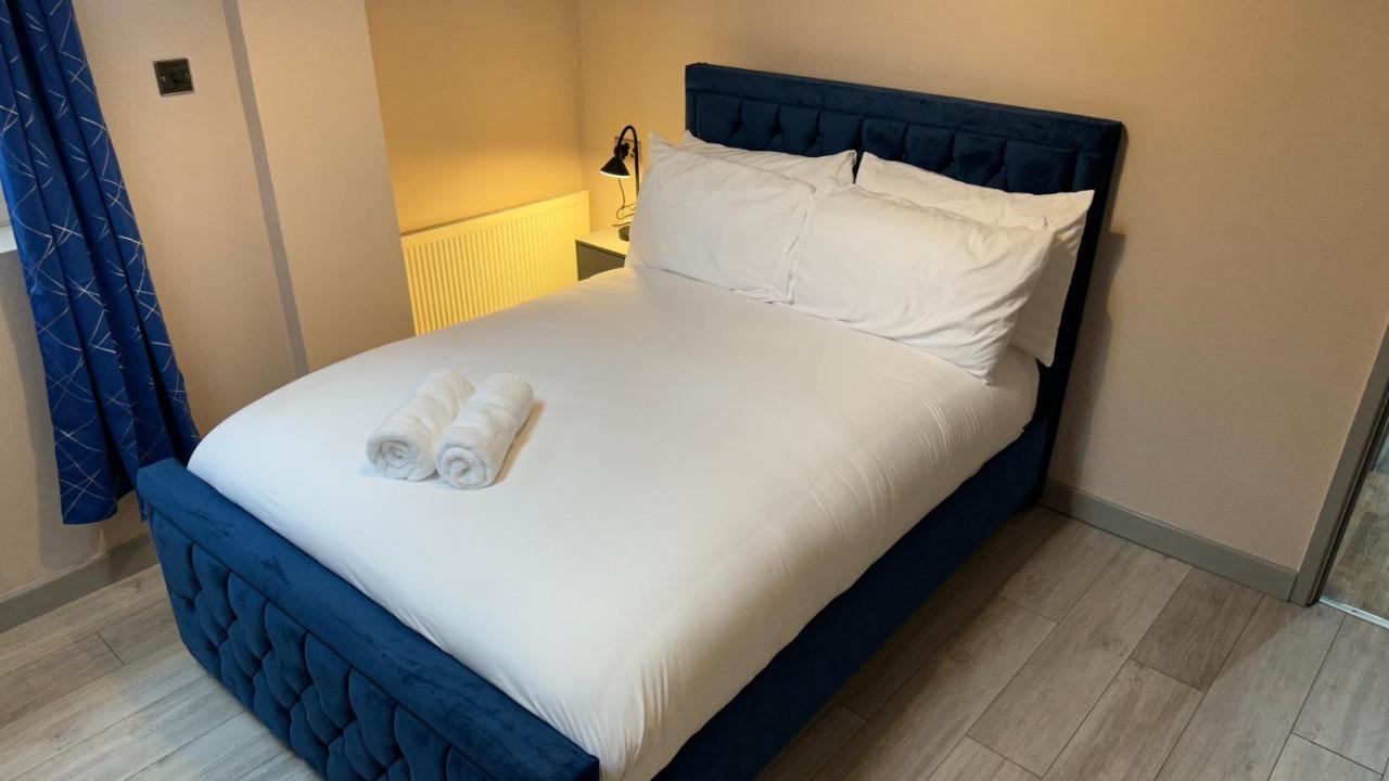 One Bedroom Apartment In Walsall Sleeps 4 Free Wifi By Villazu Bloxwich Exterior foto